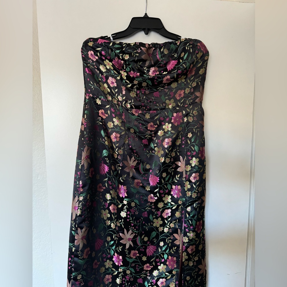 Strapless mid calf dress. Asian-inspired print.